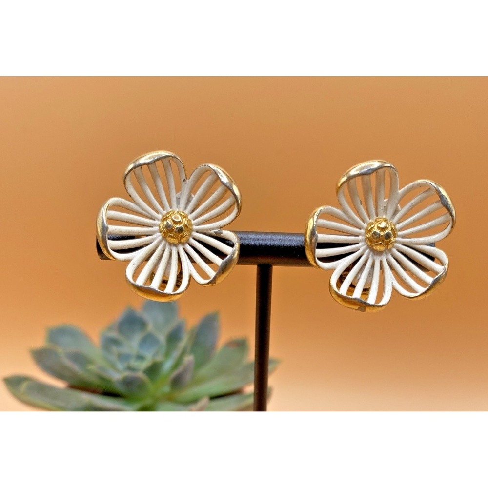 Vintage Estate Monet Flower White Gold Tone Flower Enamel Earrings Clip On